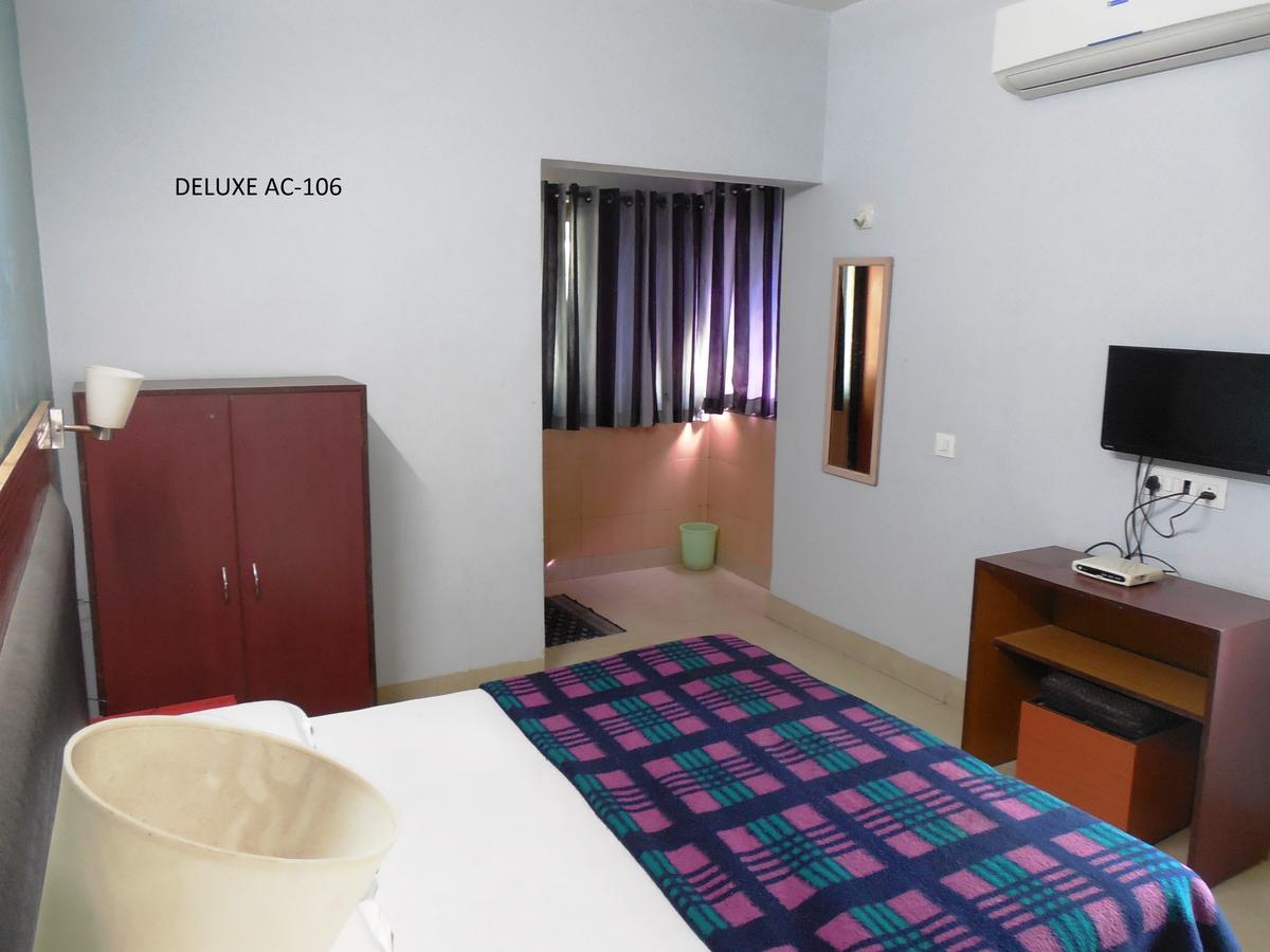 Hotel Silver Springs Ahmedabad Exterior foto