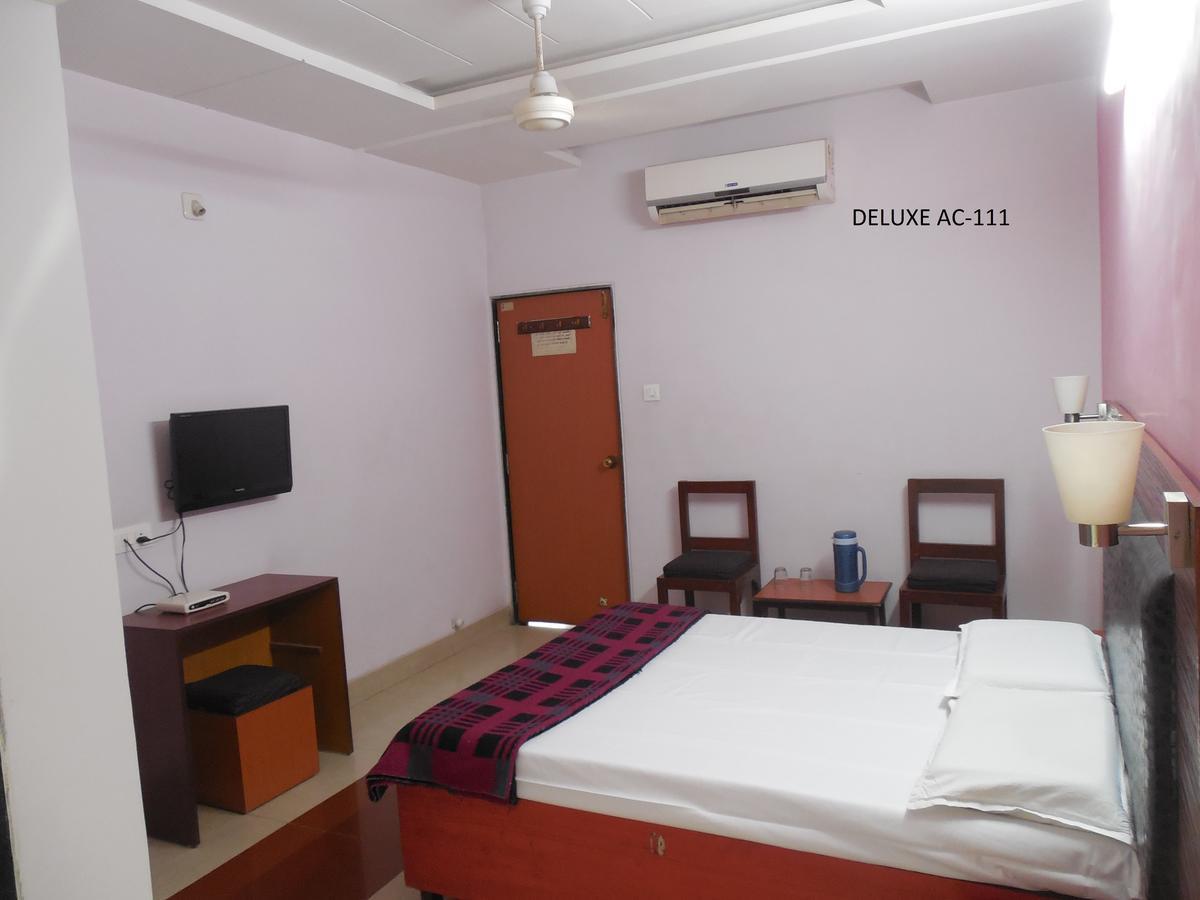 Hotel Silver Springs Ahmedabad Exterior foto
