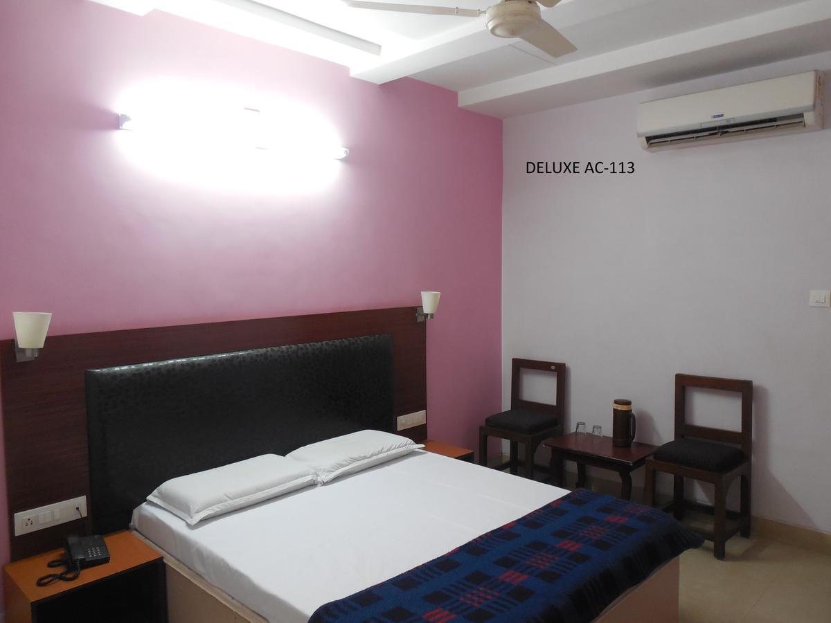 Hotel Silver Springs Ahmedabad Exterior foto