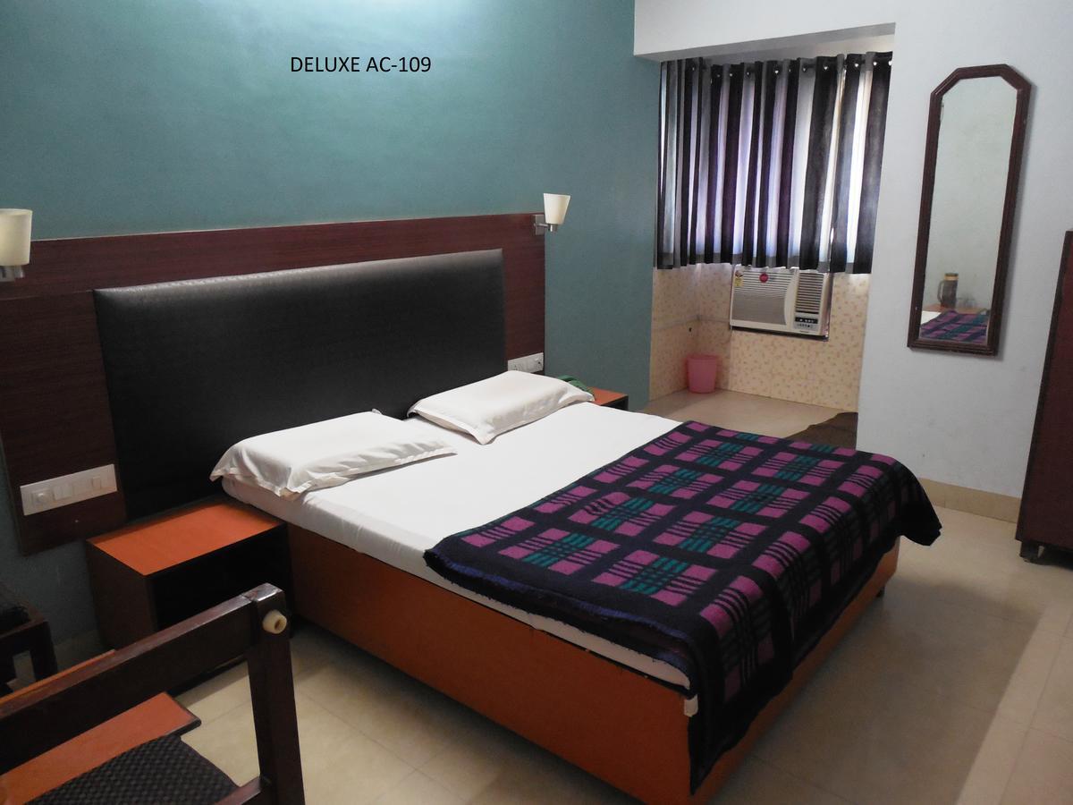 Hotel Silver Springs Ahmedabad Exterior foto