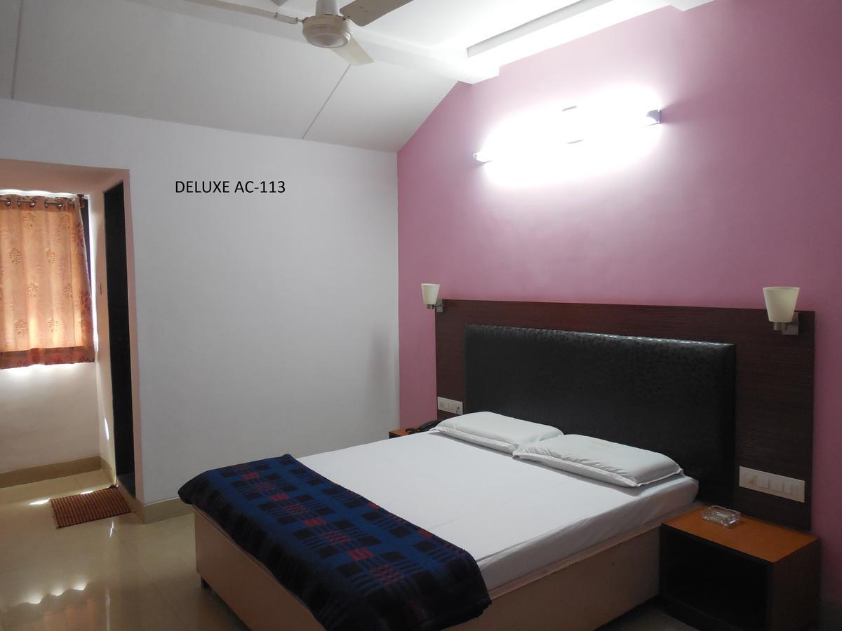 Hotel Silver Springs Ahmedabad Exterior foto